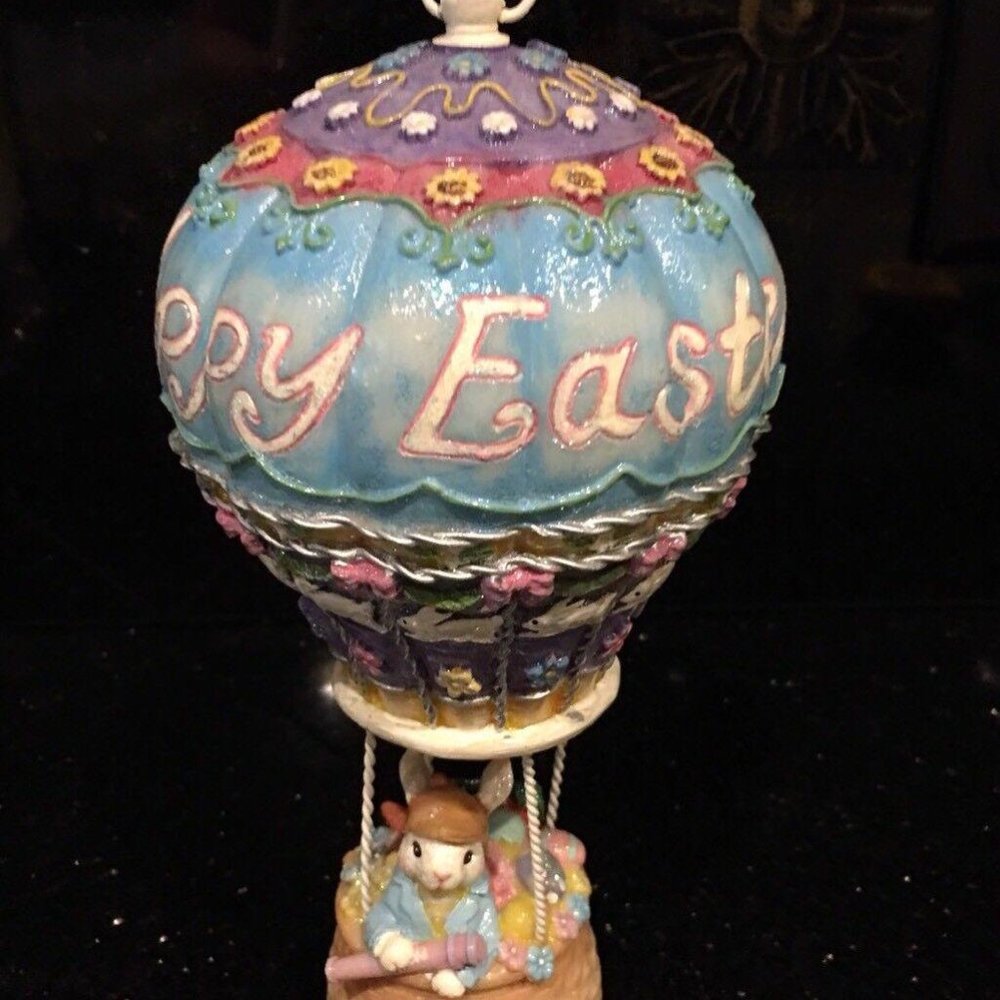 Beautiful Happy Easter Decoration Rabbit In A Hot Air Ballon Decorative